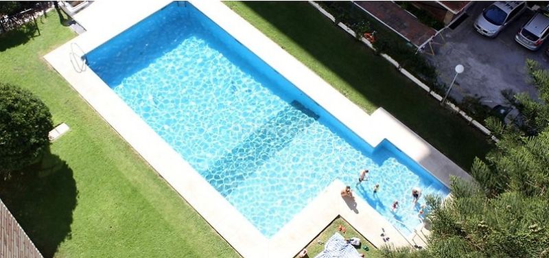 Foto 5eb28052-bd2b-4f3a-bccc-3cd6897fee1d. Pis amb piscina a Playa de los Boliches Fuengirola