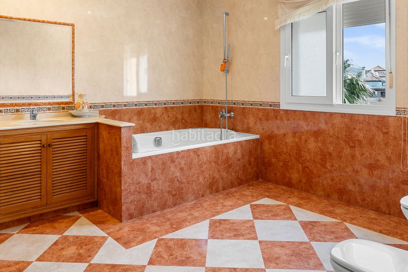 Foto 111494ba-ad0b-48b0-909b-8ce1df6eeb5a. Casa en Cortijo Torrequebrada Benalmádena