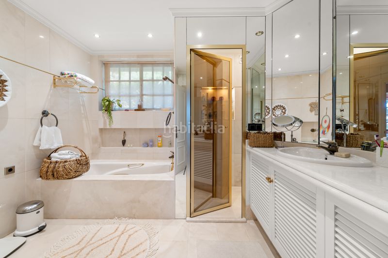 Foto b114e0e8-7c18-4b62-ba03-d9d6ac7f8120. Casa amb xemeneia calefacció aparcament piscina a Benalmádena