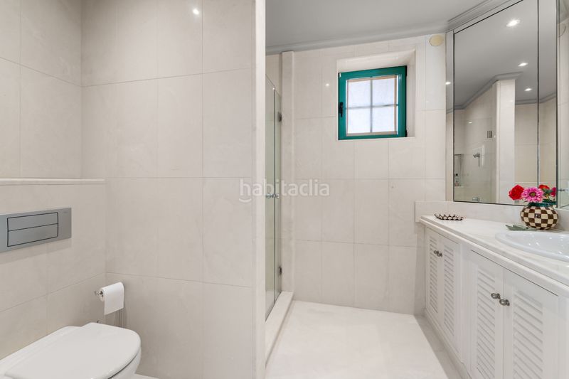 Foto bb08af18-2f7c-4ffa-8784-ddc502b8f9e8. Casa amb xemeneia calefacció aparcament piscina a Benalmádena