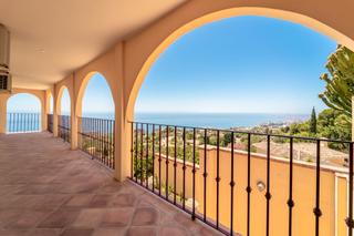 Xalet  Pasaje córdoba. Villa de 4 dormitorios y vistas al mar inigualables en la capell