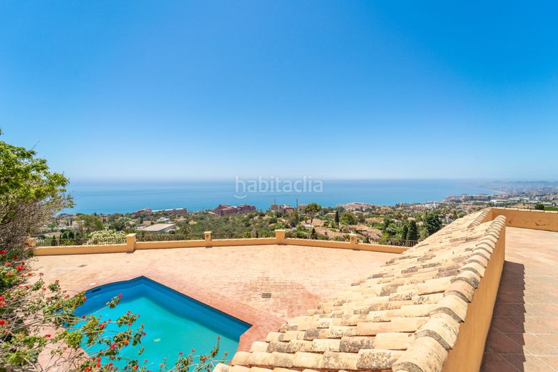 Foto 4a5f791c-e203-4508-9a66-79ba3d55b88d. Xalet amb xemeneia calefacció aparcament piscina a Benalmádena