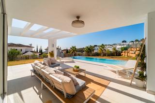 Xalet  Calle araucaria. Moderna villa de 4 dormitorios con impresionantes vistas al mar