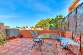 tic  Paseo del golf. Elegante tico dplex en elviria, marbella
