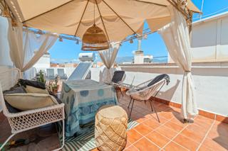 tico  Calle del castillo. Precioso tico con terraza privada en la azotea  a pocos pasos