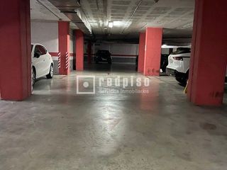 Parking coche en El Tejar - Hacienda Bizcochero. Plaza de garaje en venta en calle kandinsky