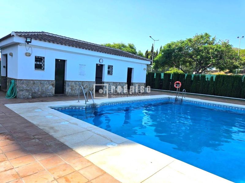 Foto be654e9d-9a1b-489b-8f37-453b321787dc. Pis amb calefacció piscina a El Consul - Ciudad Universitaria - El Romeral Málaga