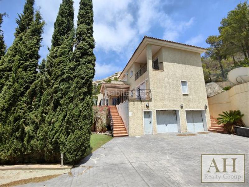 Foto e8561983-91ef-4759-b518-0c97a5cba44c. House with parking in Altea la vella Altea