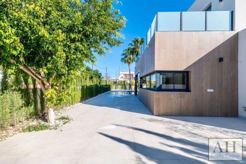 Foto 7481bf4e-1a93-449c-8717-2199d4456f43. Casa con parcheggio in L´Albir Alfàs del Pi (l´)