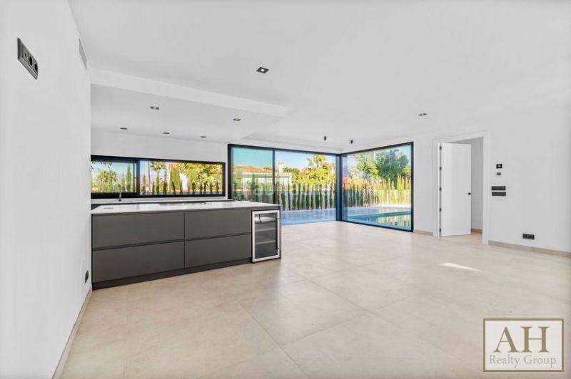 Foto b30a2d2c-1f54-42b0-ae56-39cb3fbfb68b. Casa con parcheggio in L´Albir Alfàs del Pi (l´)