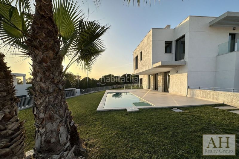 Foto 17c74ece-d93d-4d51-b5e2-f4884f99f9c5. Casa amb aparcament a Golf Bahía Finestrat