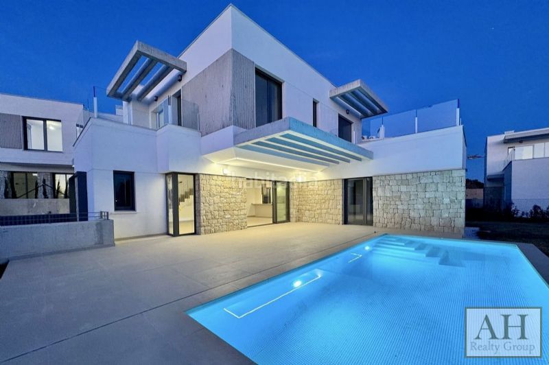 Foto aabf1e9e-fd47-472c-8c32-12b60484a86a. Casa amb aparcament a Golf Bahía Finestrat