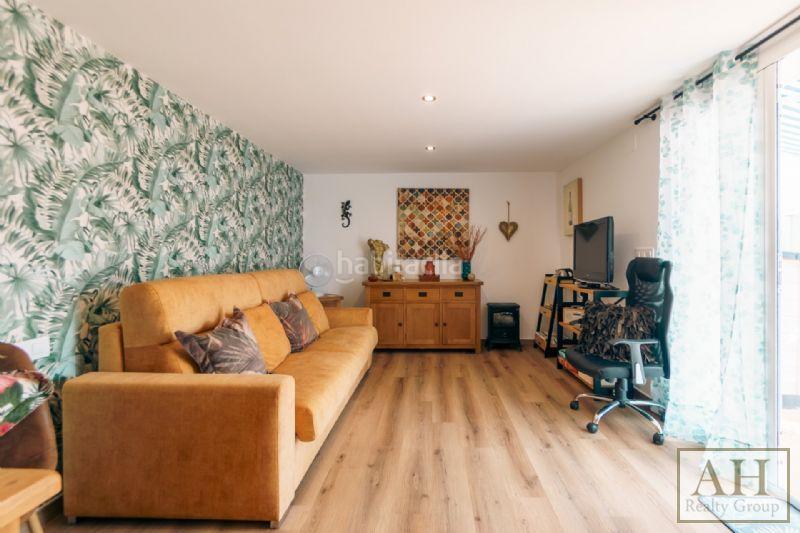 Foto f8545b59-7cb6-48b2-a2f0-d8d6862f3052. Casa amb aparcament a Montebello - Nou Espai Nucia (la)