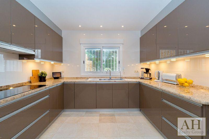 Foto 04e97342-8733-45a2-887d-7ec3a67a6ec8. House with parking in Altea la vella Altea