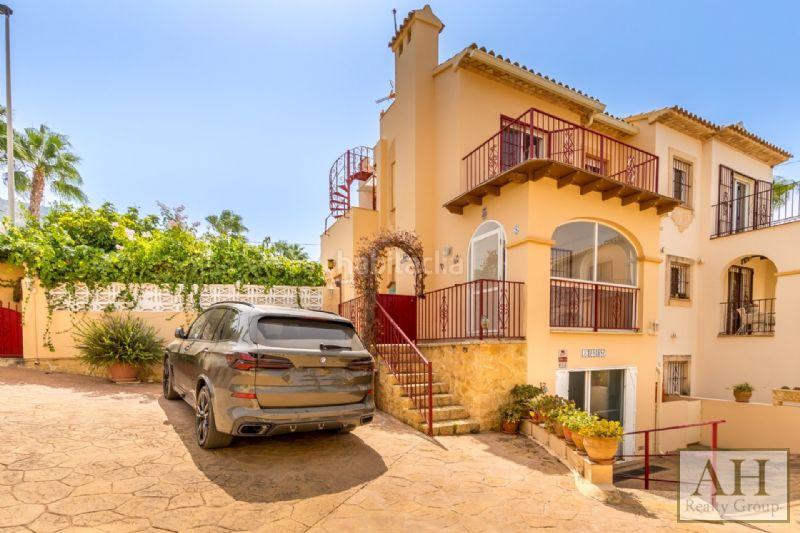 Foto c729e4b9-3767-4a62-8ddf-9de3094c78d5. Casa adossada amb aparcament a L´Albir Alfàs del Pi (l´)