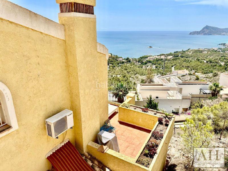 Foto 0fe944ad-c903-4ab2-acb0-05b2e564845b. Casa adossada amb aparcament a Altea hills Altea