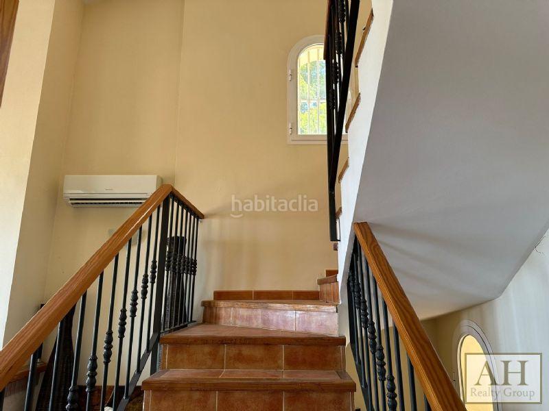 Foto 2c06a169-99fb-43dc-8bf5-81fcf9688229. Casa adossada amb aparcament a Altea hills Altea