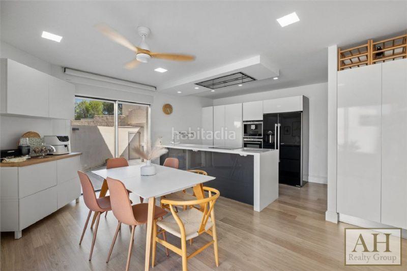 Foto 0277399d-da94-457a-910d-c3bf2f3b2cfb. Casa adossada amb aparcament a Montebello - Nou Espai Nucia (la)