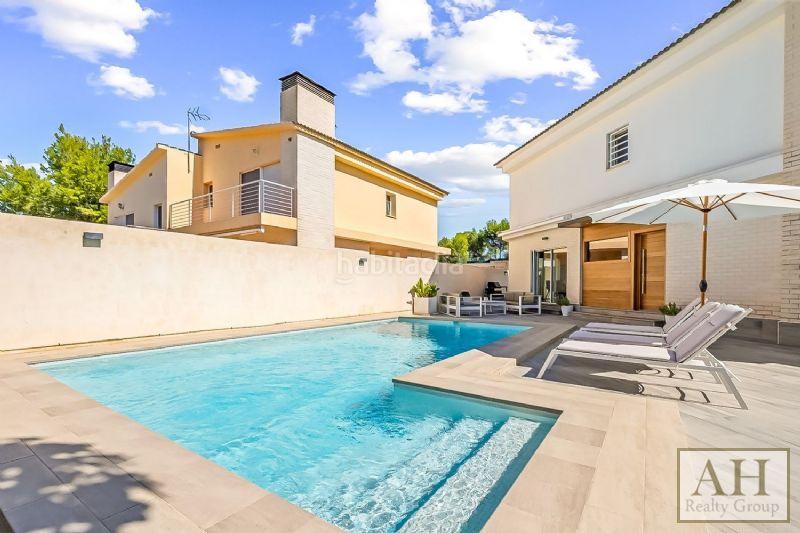 Foto 28c7fbd5-b8f8-4304-bae4-d62029e48175. Casa adossada amb aparcament a Montebello - Nou Espai Nucia (la)