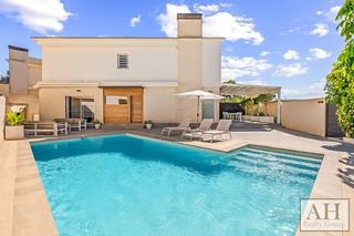 Semi detached house in Montebello - Nou Espai