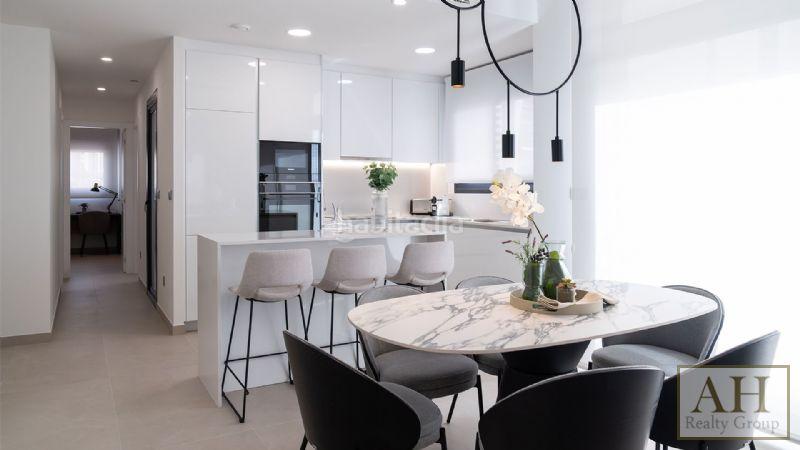 Foto c31c8afc-28ae-44cc-8c98-21ca0c16006e. Apartamento en Playa Poniente Benidorm