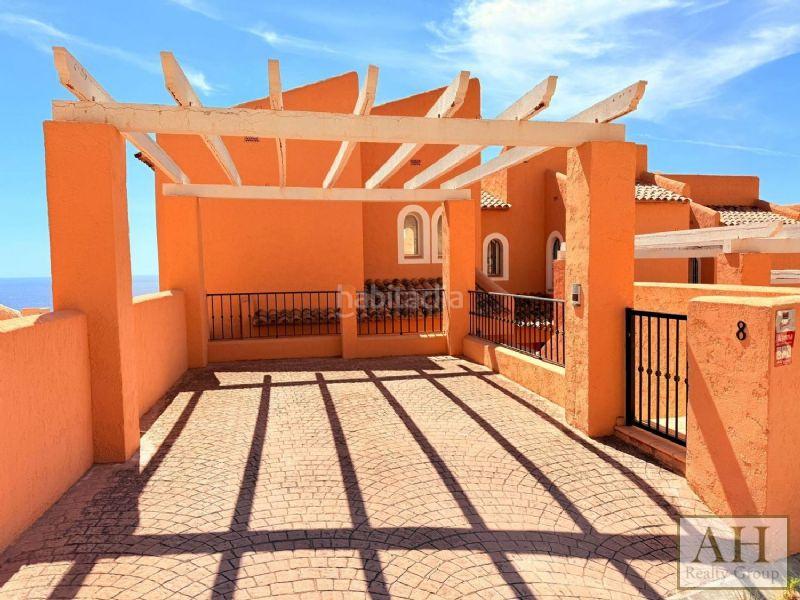 Foto c3e02ed1-3787-46c3-8f58-b22299a9ff09. Semi detached house with parking in Maryvilla Calp