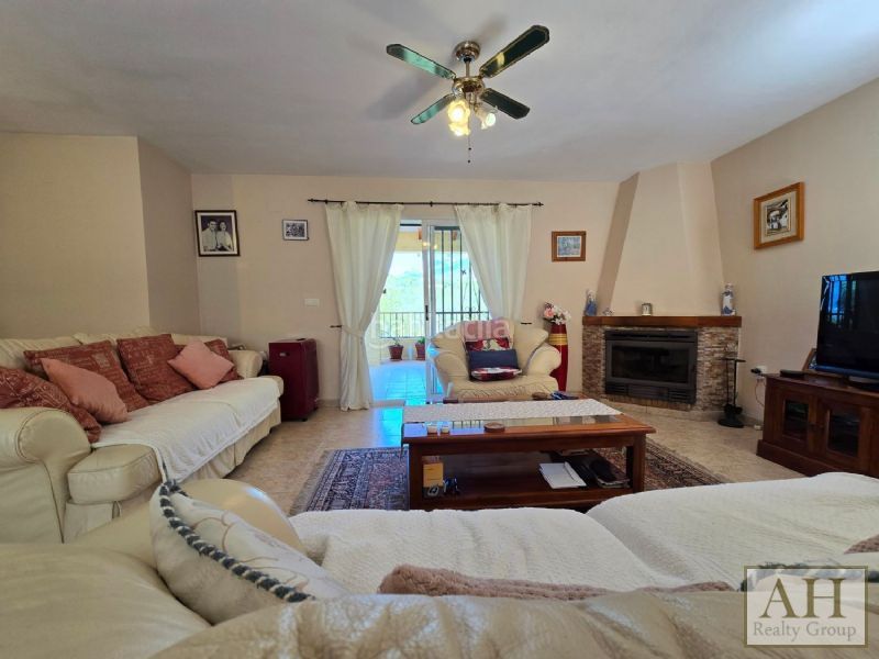 Foto 02f50d6b-5180-4488-9012-06f0e9198fc6. Casa amb aparcament a Altea la vella Altea