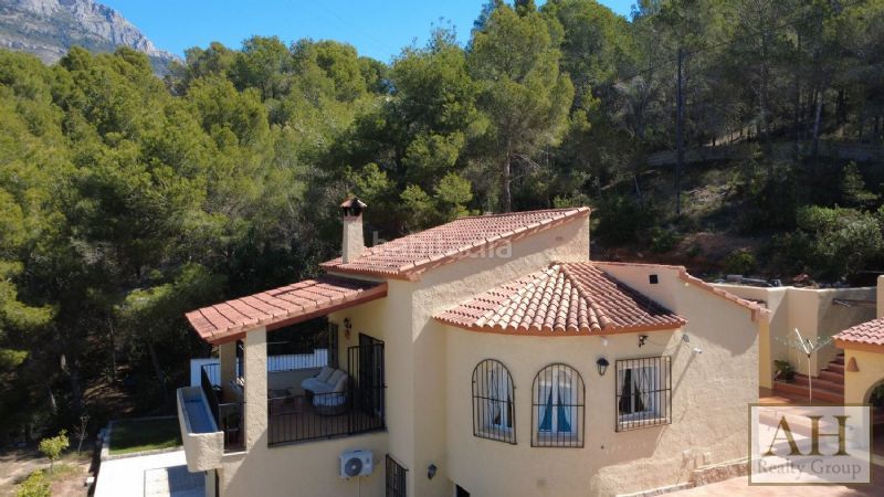 Foto a1ac0379-c5fa-43b8-9275-c135937095ef. Casa amb aparcament a Altea la vella Altea