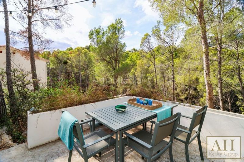 Foto eeb428cb-2494-4c14-a5bd-6bd9d70a583a. Casa amb aparcament a Altea la vella Altea
