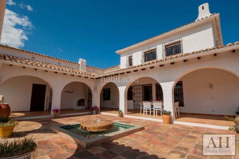 Foto f33010e9-3bad-44b6-ba69-0cc83ca834a9. Casa amb aparcament a El Portet-Pla del Mar Moraira