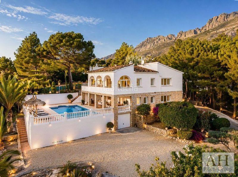 Foto 9103b95b-efb1-4760-984a-12e7c3a806fd. Casa amb aparcament a Altea la vella Altea