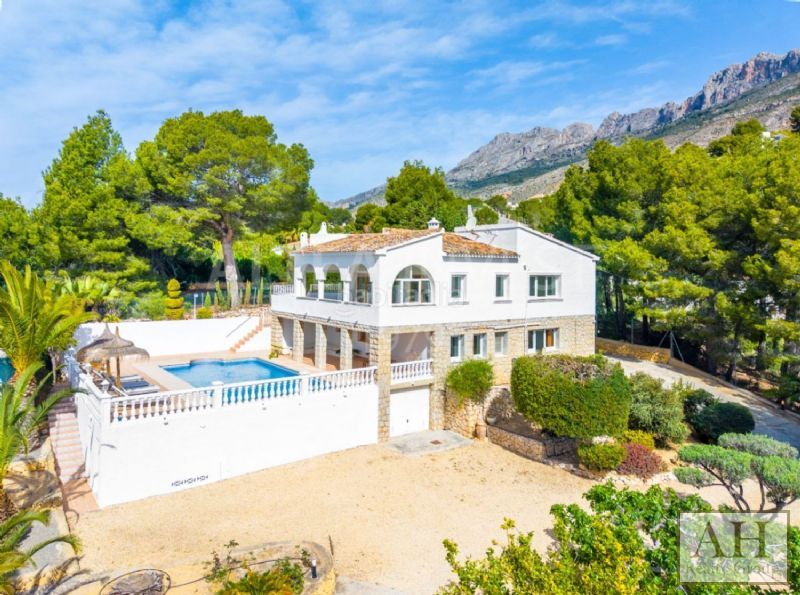 Foto ec6d6ef8-b22d-4ef2-829c-577316aae030. Casa amb aparcament a Altea la vella Altea