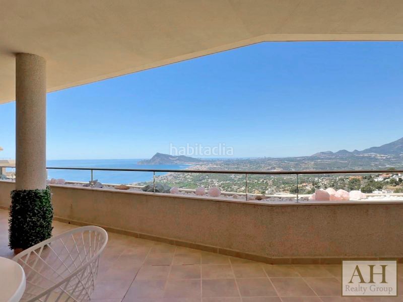 Foto f4287995-46b6-4f75-acd7-79516723d319. Àtic amb aparcament a Altea hills Altea