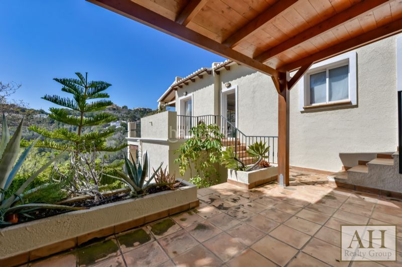 Foto 8f8098f0-31da-49db-9ea2-e52037dbe622. Casa amb aparcament a Altea hills Altea