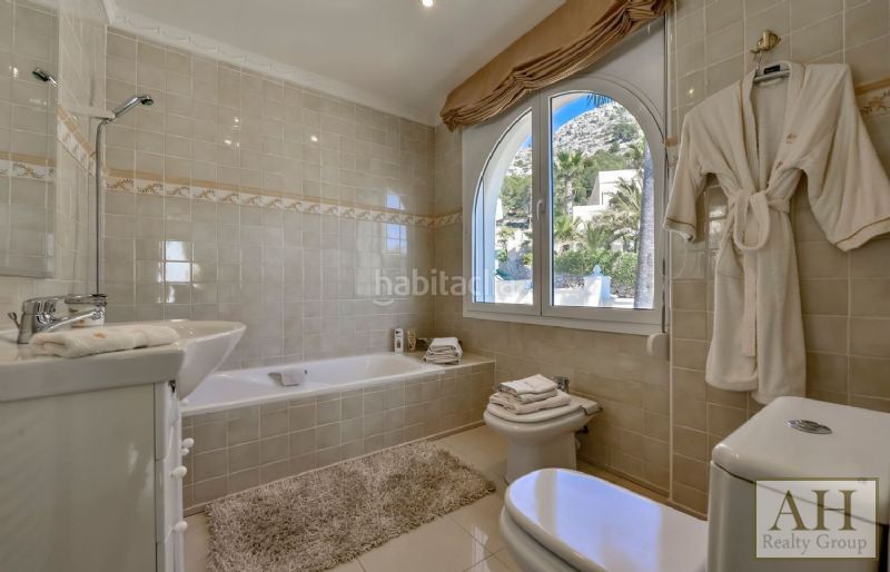 Foto d42830c7-a7ae-4f2e-ad12-0c4473e99a07. Casa amb aparcament a Altea hills Altea