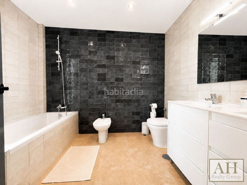 Foto f6f85f45-620f-4fb7-9f22-7ef6da59455b. Casa amb aparcament a Altea la vella Altea