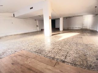 Business premise  Carrer de sant josep. Local de 190 m² con viabilidad para cambio de uso y múltiples co