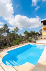Chalet  Carrer de la xixella. Casa- chalet reformada con gran jardín, piscina y licencia turís