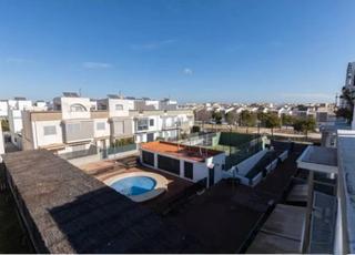 Casa adosada en Torreblanca. Chalet adosado de lujo en urbanización exclusiva.