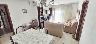 Piso  Barriada de las almenas. Amplia y luminosa vivienda en zona privilegiada de sevilla