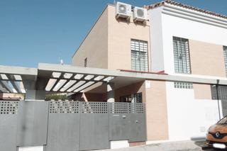 Casa aparellada a Colegio Europa. Chalet pareado en espartinas