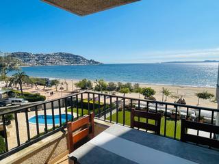 Apartament  Maritimo. En venta  apartamento en primera línea de mar en roses, barrio s