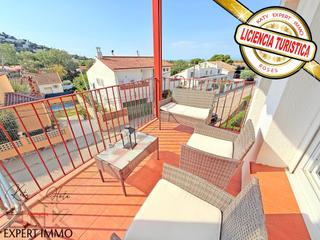 Apartament  Viena. Apartamento renovado con licencia turística  mas olivas, roses