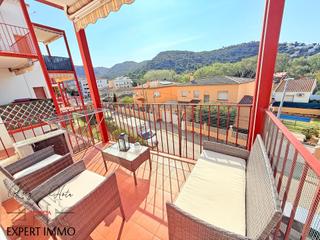 Apartament  Viena. Apartamento renovado con licencia turística  mas olivas, roses