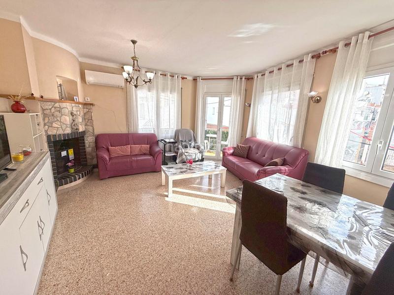 Foto 9546d4ee-d9ac-4852-bc85-a31b96fba626. Apartamento gran apartamento de 104 m pleno centro en Roses