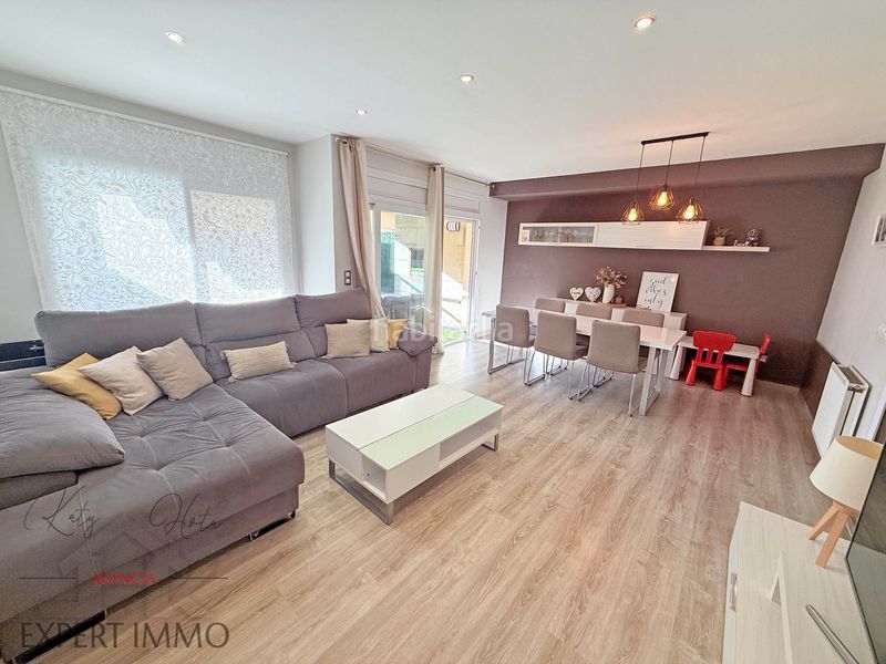 Foto 4a72129f-4004-4c63-a789-3b344a645233. Casa adossada amb calefacció aparcament a Palau-saverdera