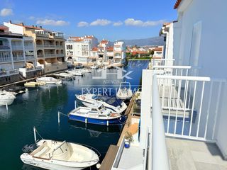 Casa adossada  Petit port. En venta  casa de pescador nueva con amarre en empuriabrava