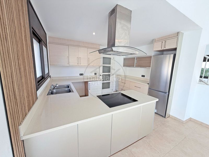 Foto 149ce3df-dafc-4644-b17c-5d995c5d71e2. Casa amb calefacció aparcament piscina a Nord Roses