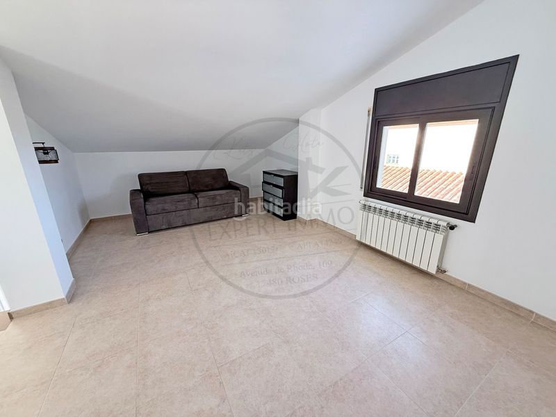 Foto 36b88ea4-151f-4f7c-b5d7-86cb24eae80e. Casa amb calefacció aparcament piscina a Nord Roses