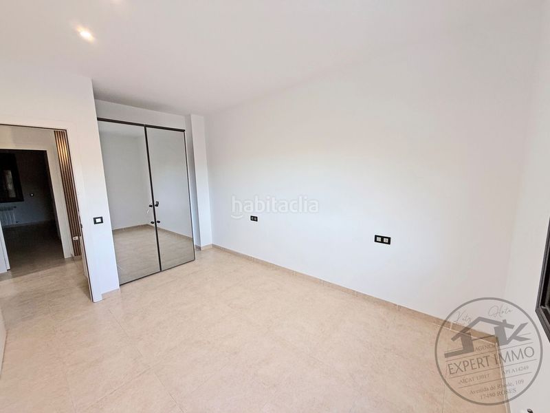 Foto 6fd237a4-435e-44e6-b893-ddef0a5cfe77. Casa amb calefacció aparcament piscina a Nord Roses